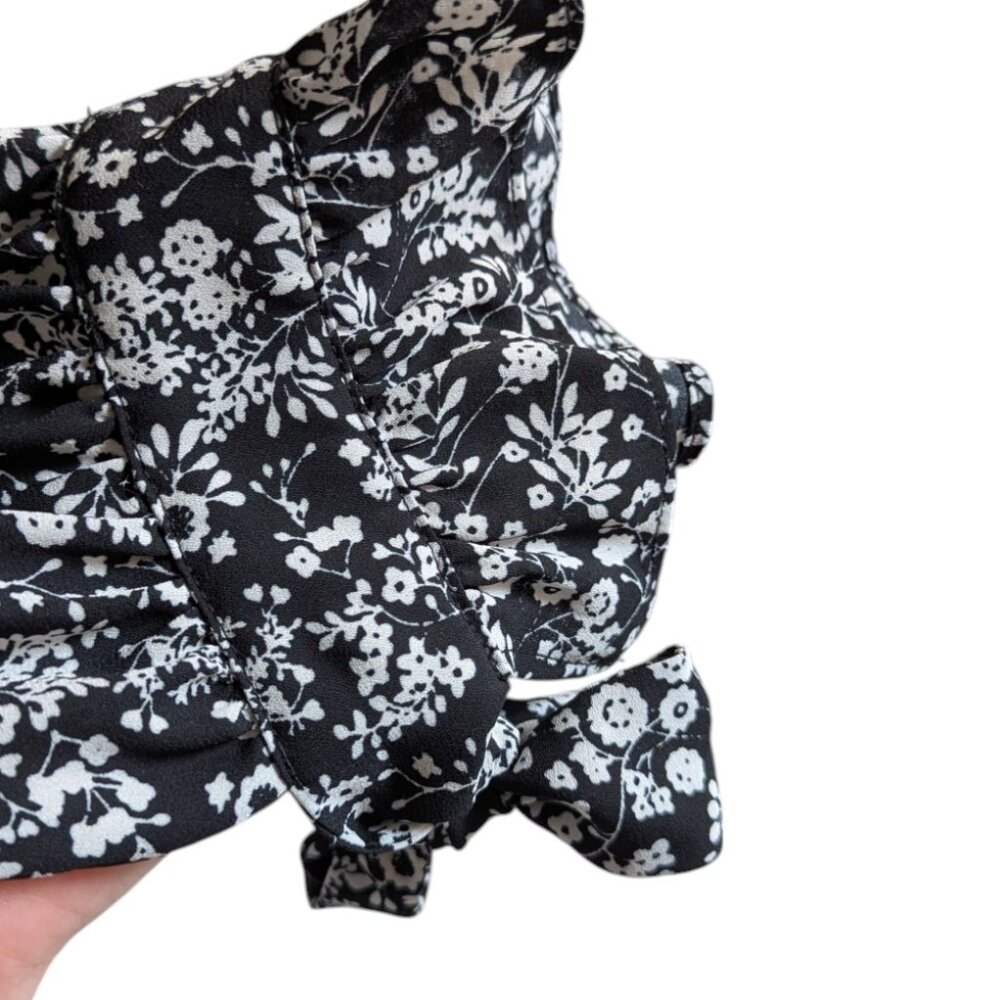 CeCe Black & White Floral Tie Cuff Top – Size Large - Picture 3 of 5